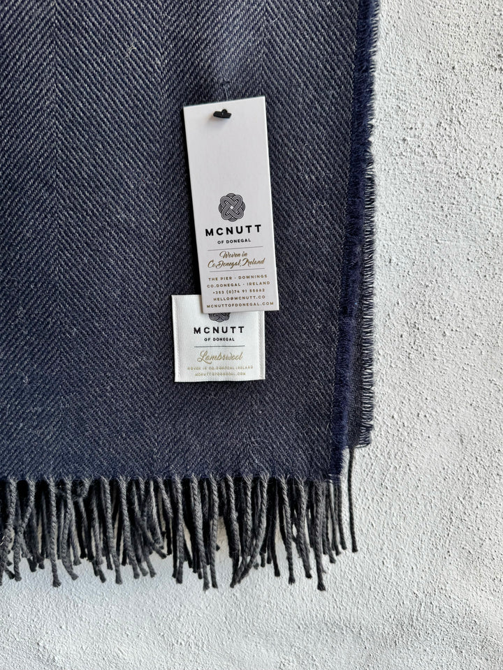 Merino, Lambswool Supersoft Throw Slate in Navy