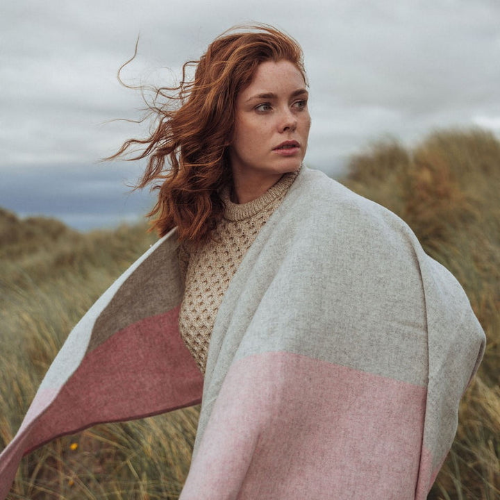 Lambswool Cape in Grey Pink