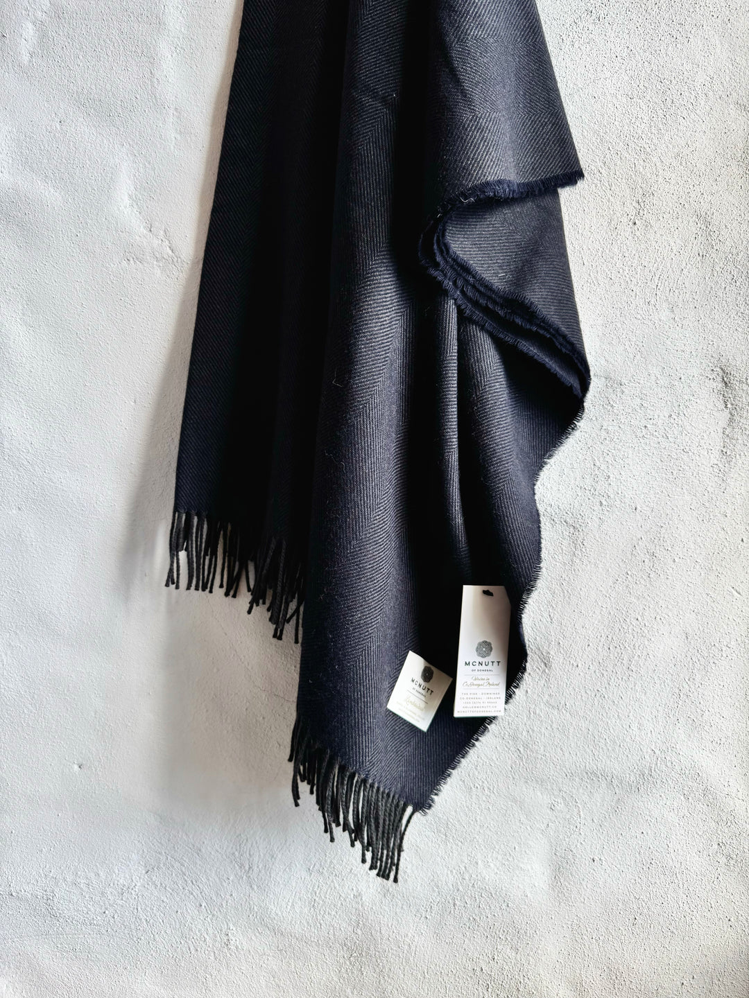 Merino, Lambswool Supersoft Throw Slate in Navy