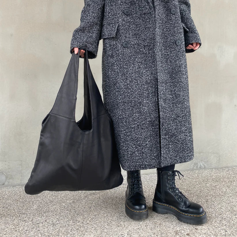 Agnes in Large Black