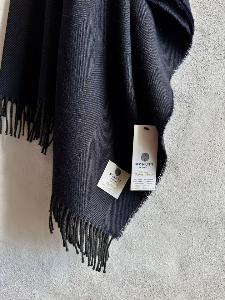 Merino, Lambswool Supersoft Throw Slate in Navy