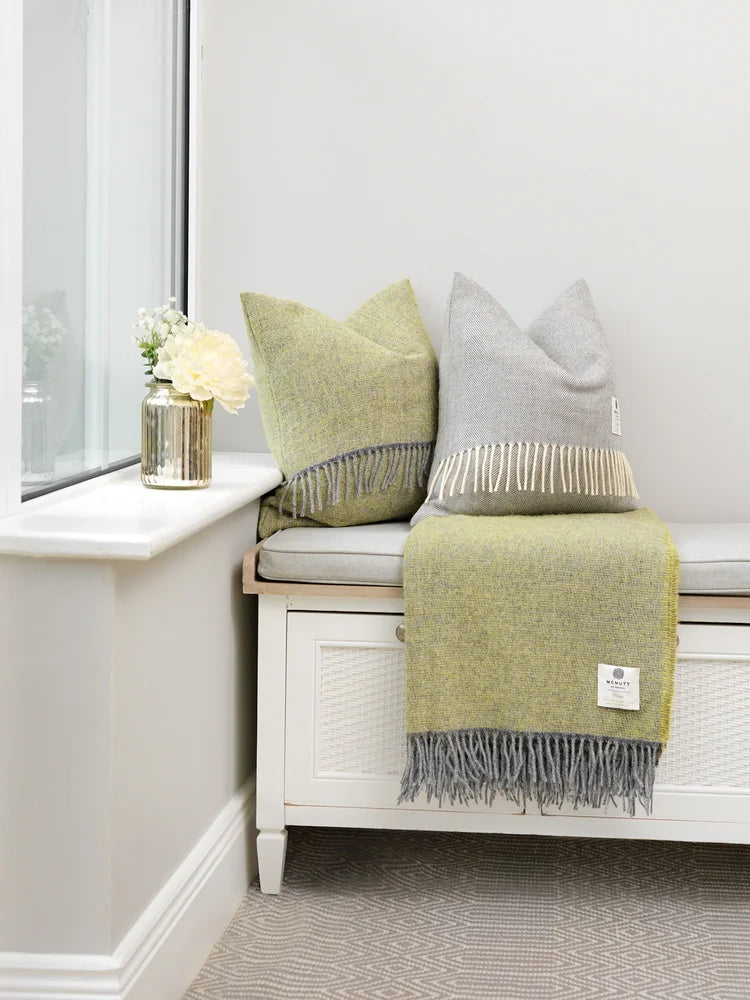 Wool Throw in Cosy Lemon