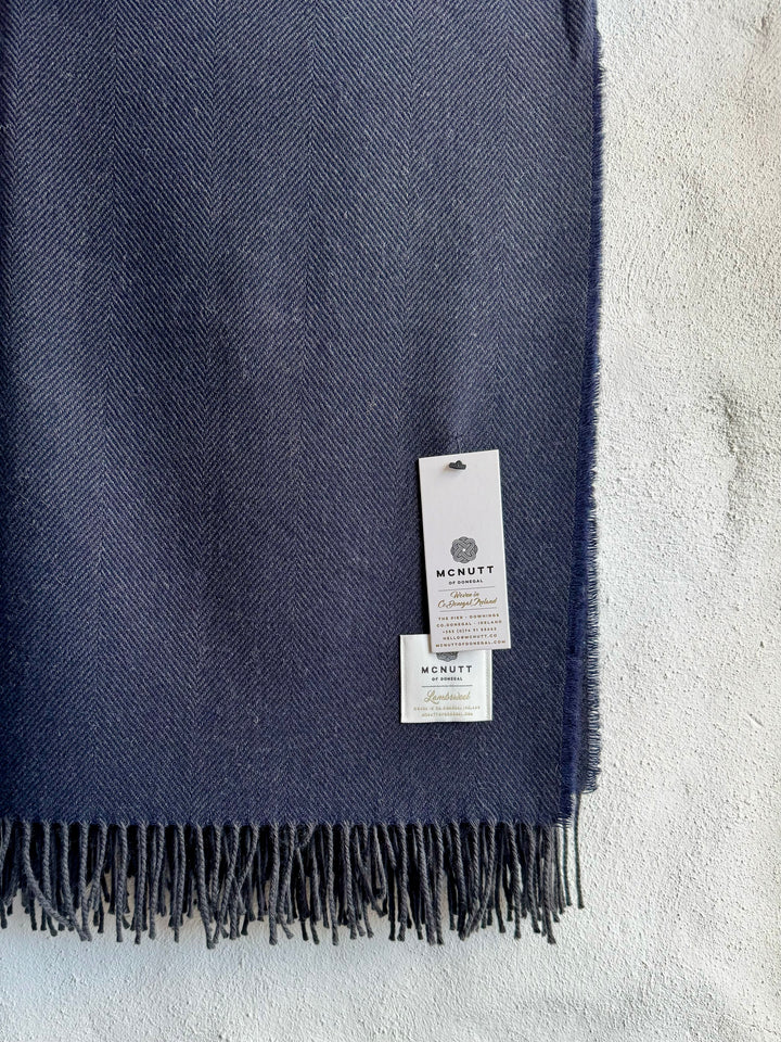 Merino, Lambswool Supersoft Throw Slate in Navy