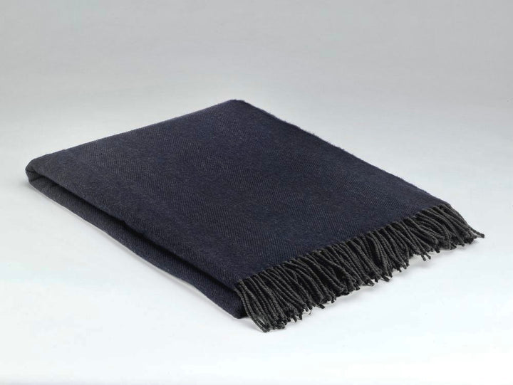 Merino, Lambswool Supersoft Throw Slate in Navy