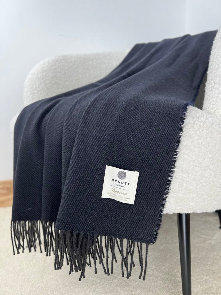 Merino, Lambswool Supersoft Throw Slate in Navy