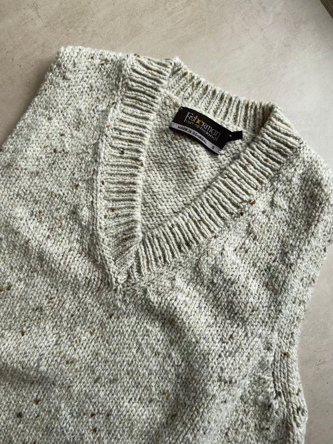Merino/ Aplaca V Neck Vest in Natural Báinín