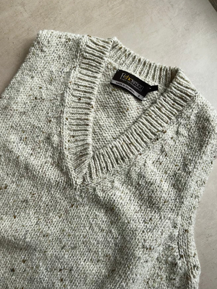 Merino/ Aplaca V Neck Vest in Natural Báinín