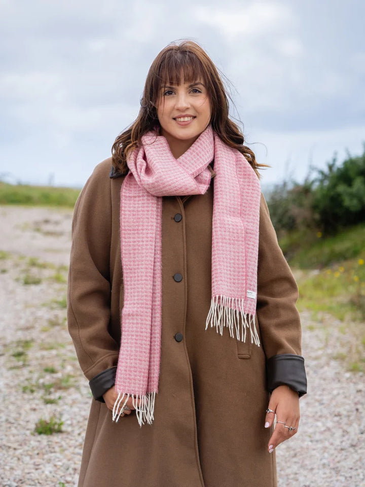 Merino Scarf in Oval Blossom Pink