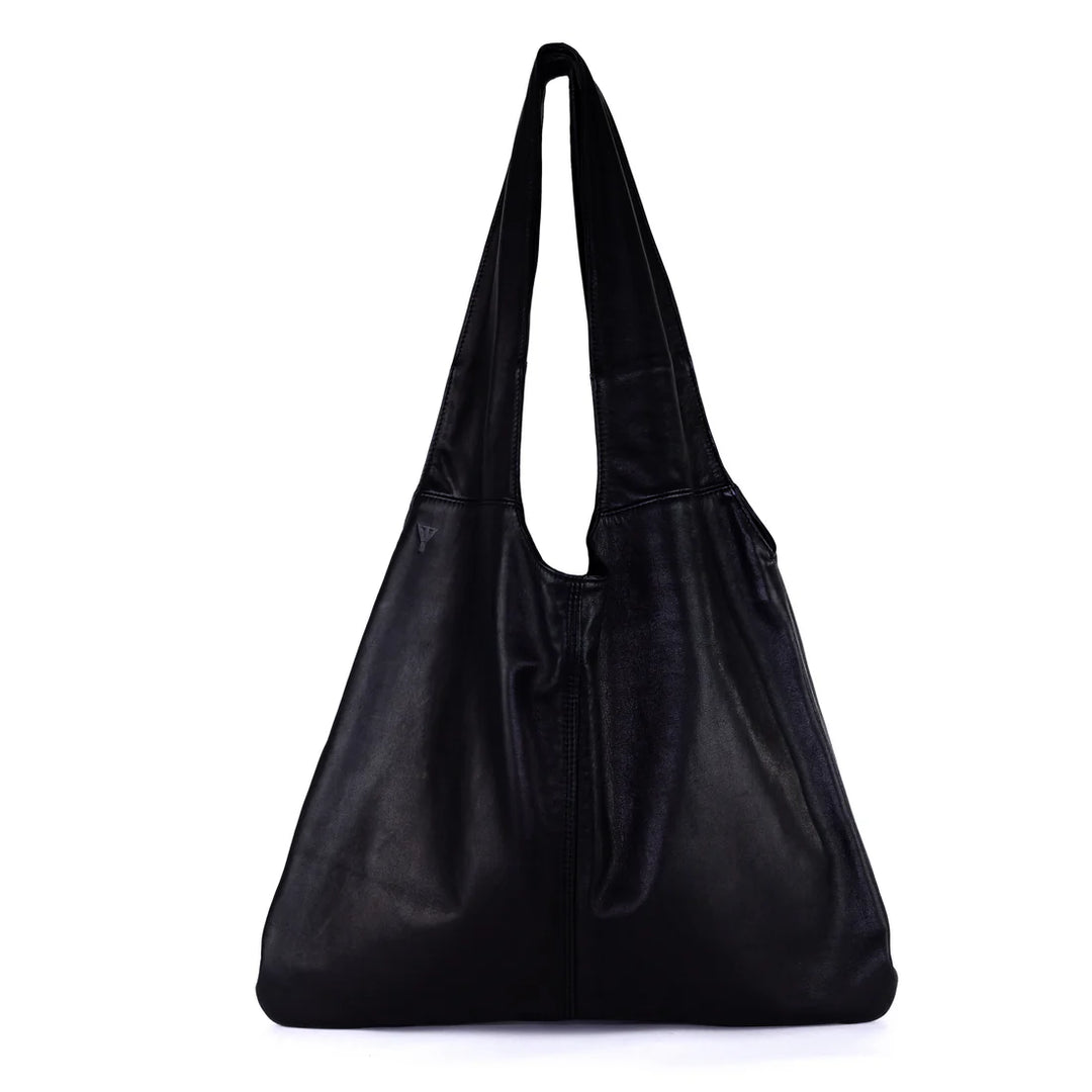 Agnes in Large Black