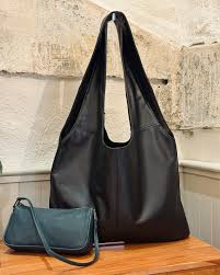 Agnes in Large Black