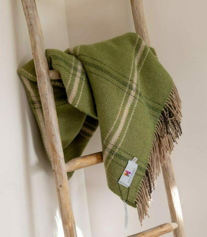 Merino Cashmere Throw Green,Beige,Cream Overcheck