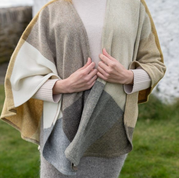 Sue Cape Mustard,White,Cream Block