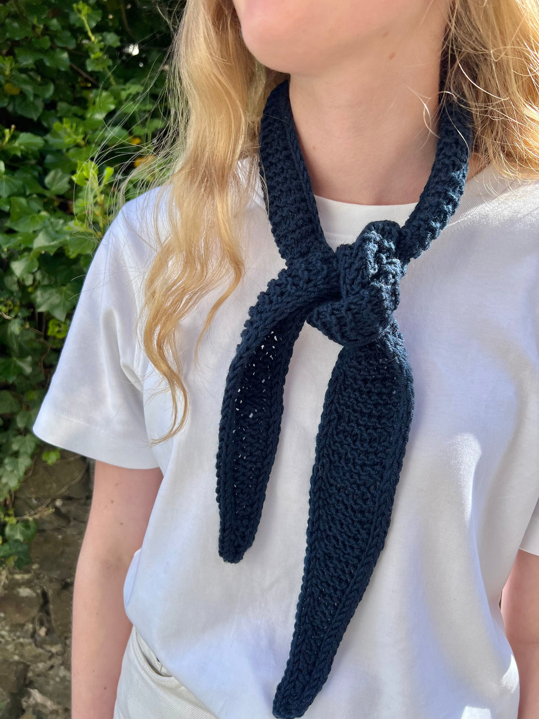 Merino Hand Knit Neck Scarf in Navy